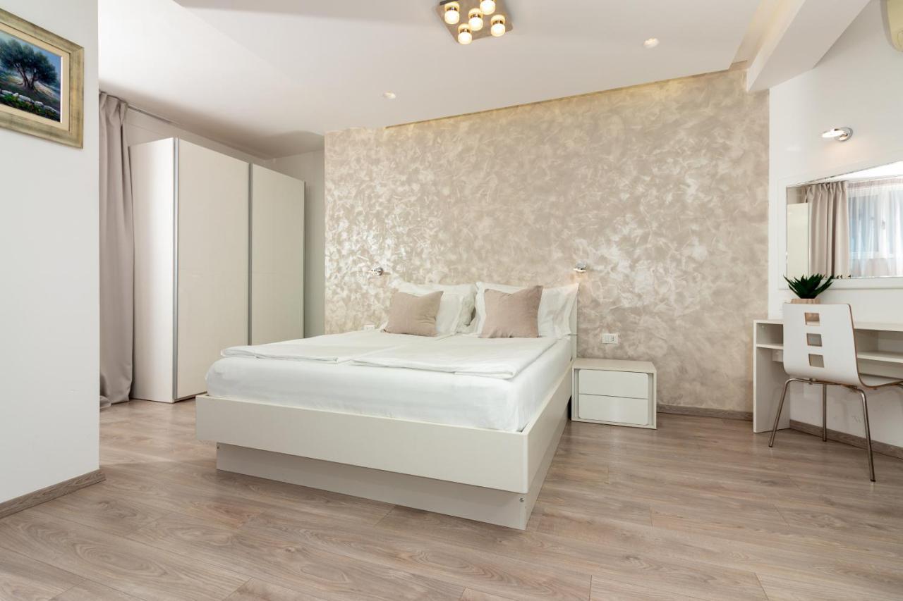 Apartments Lovret Flowers Split Extérieur photo