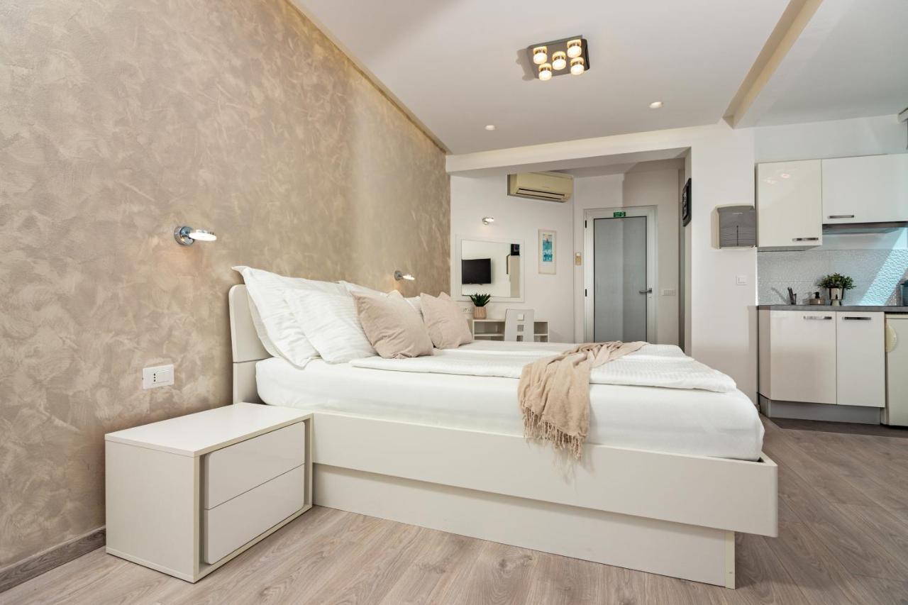 Apartments Lovret Flowers Split Extérieur photo