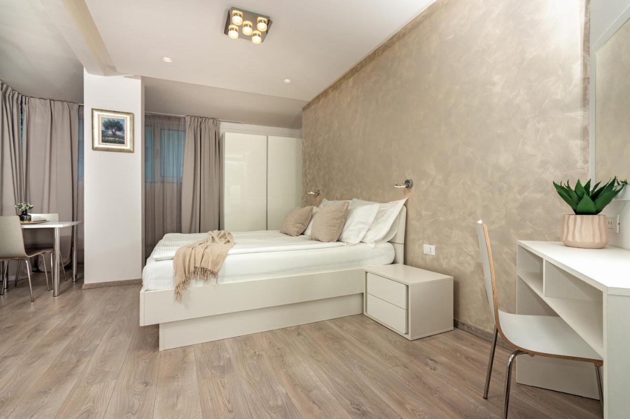 Apartments Lovret Flowers Split Extérieur photo