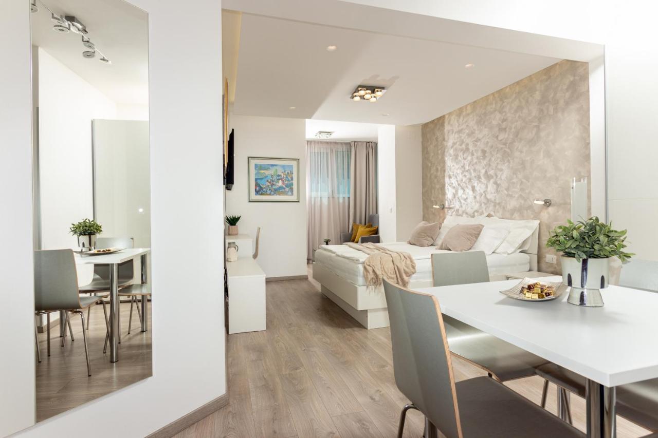Apartments Lovret Flowers Split Extérieur photo