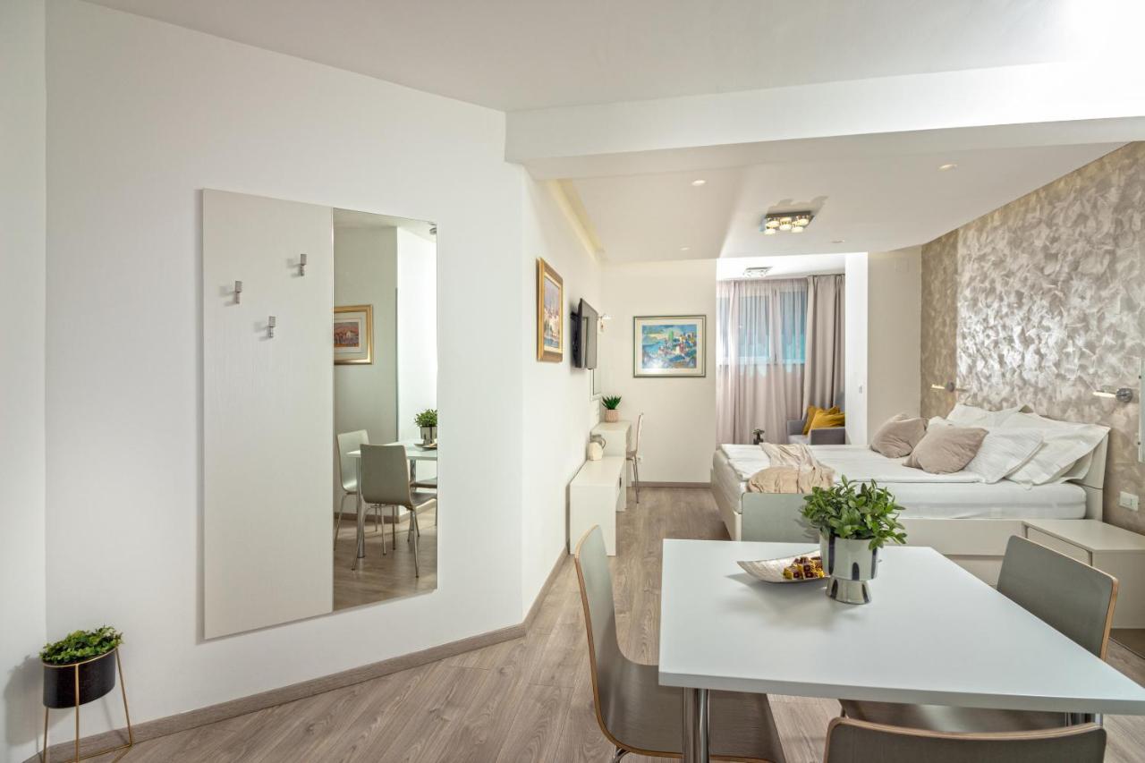 Apartments Lovret Flowers Split Extérieur photo