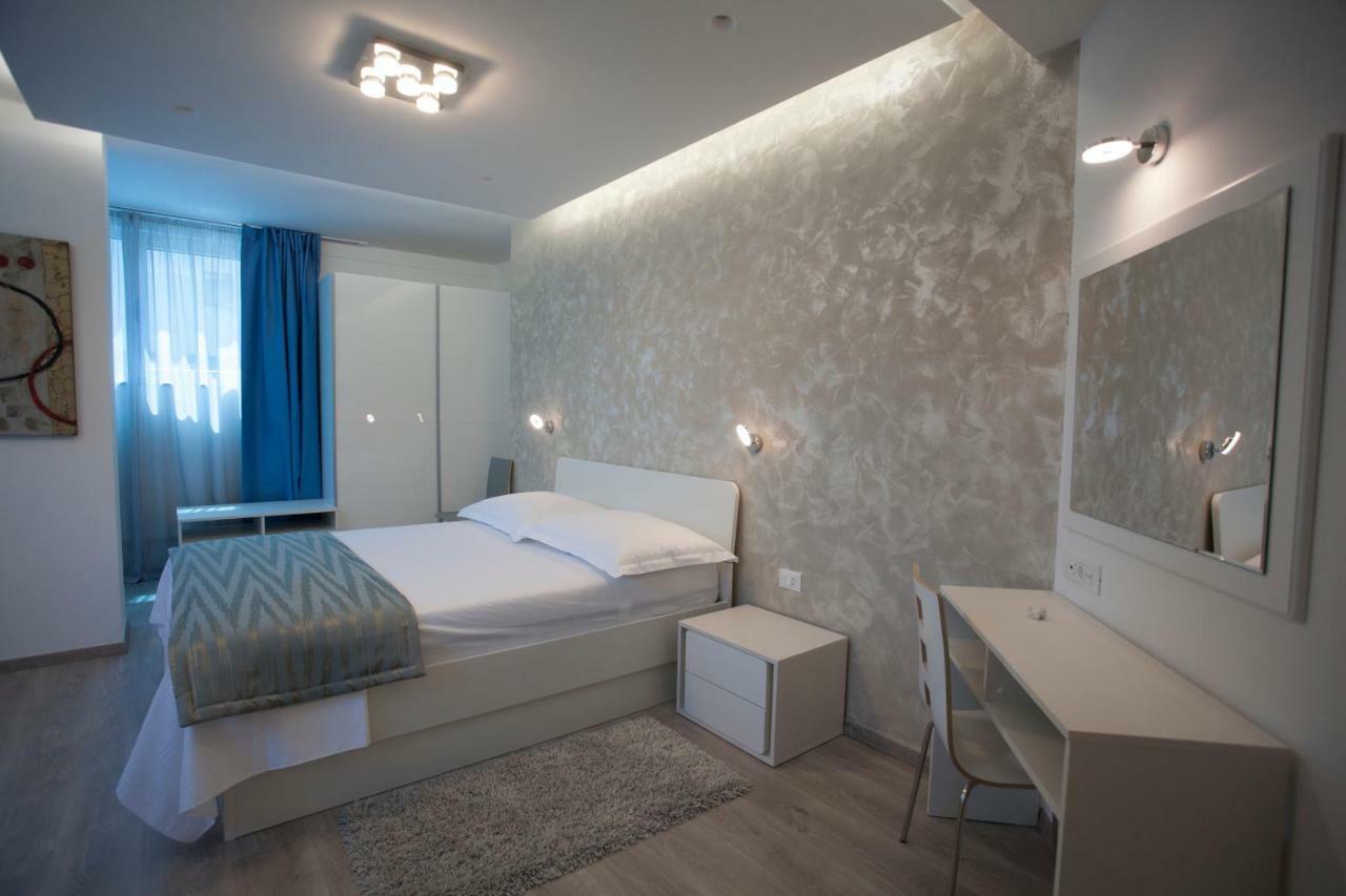 Apartments Lovret Flowers Split Extérieur photo