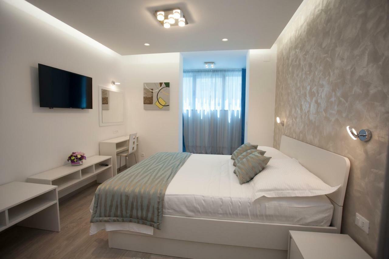 Apartments Lovret Flowers Split Extérieur photo