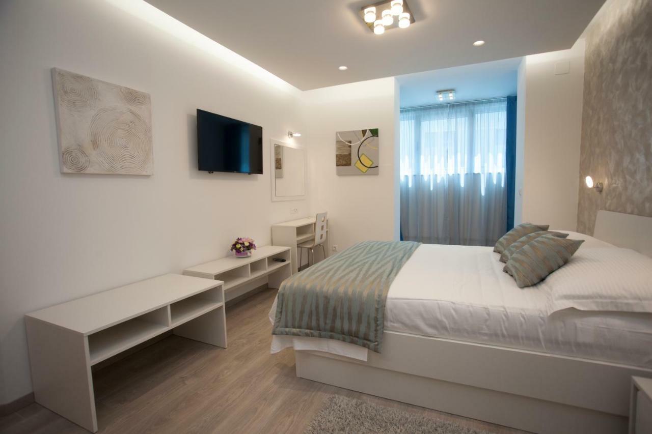 Apartments Lovret Flowers Split Extérieur photo