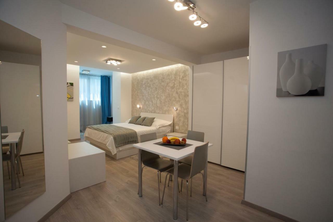 Apartments Lovret Flowers Split Extérieur photo