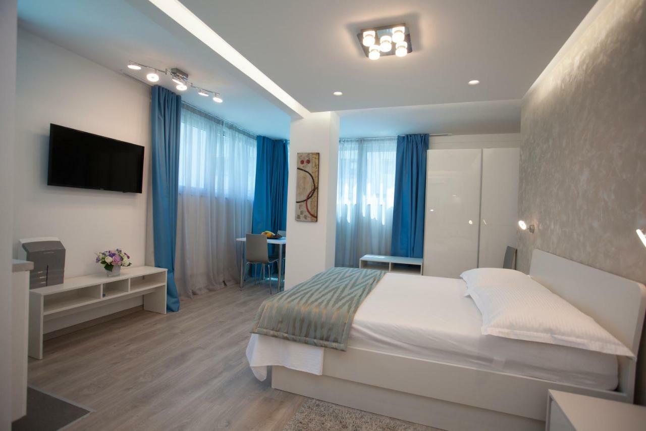 Apartments Lovret Flowers Split Extérieur photo